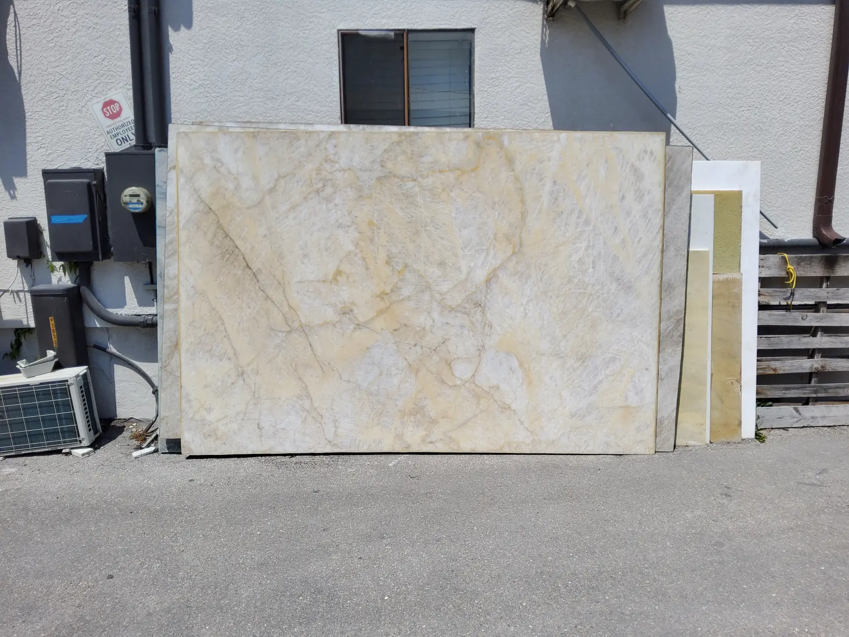 CRISTALLO · CRISTALLO · 3 cm · — · 119 1/2" x 80"