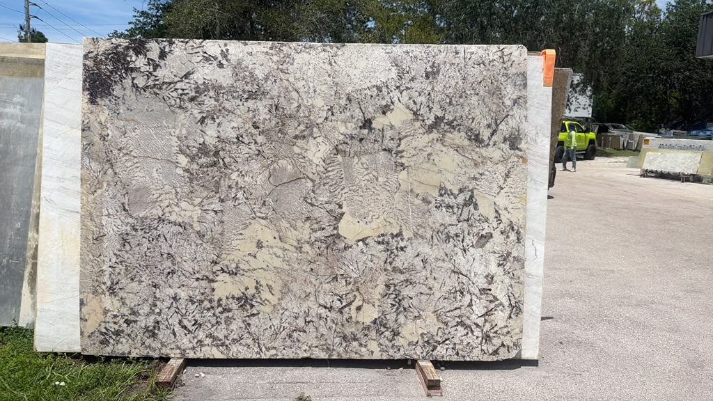 Casa Blanca  · Granite · 3 cm · polish · 113" x 78"