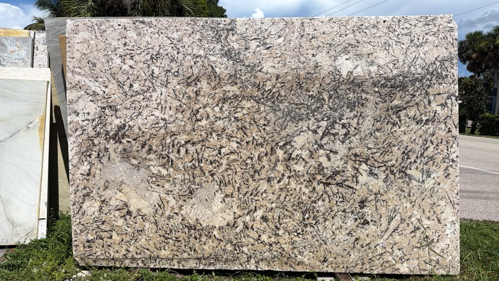 DELICATUS · Granite · 3 cm · — · 121" x 78"