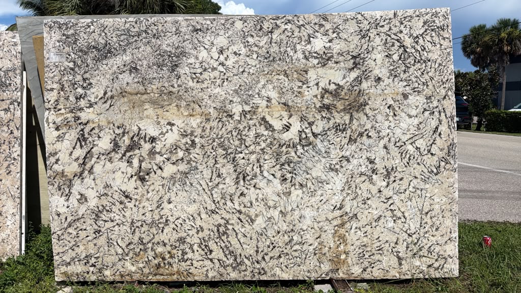 DELICATUS · Granite · 3 cm · polish · 132" x 78"