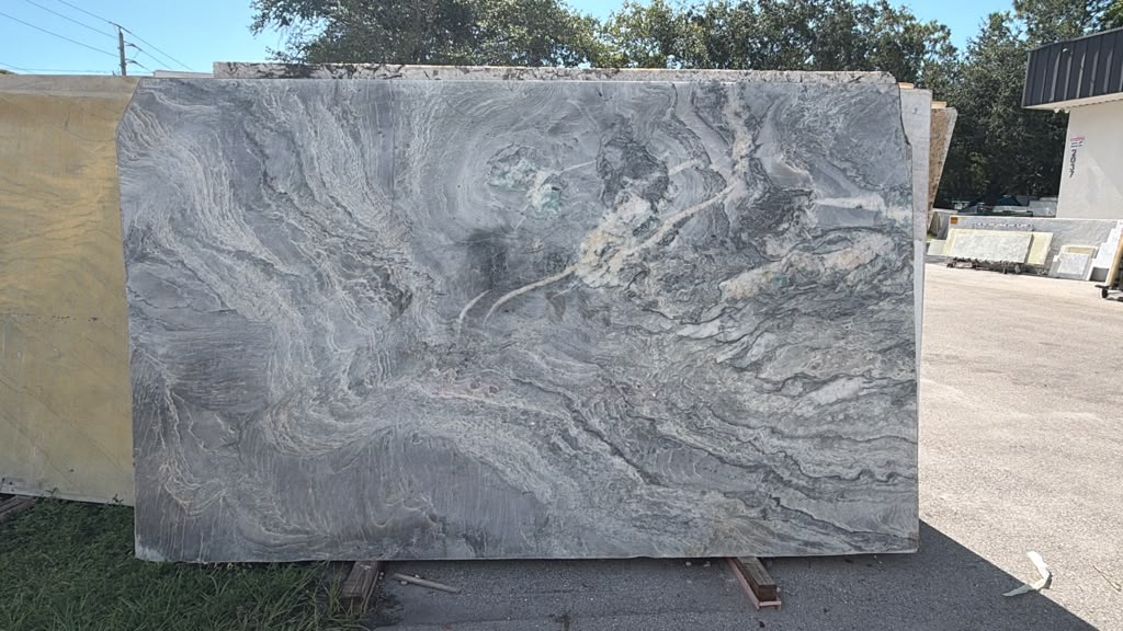 Platinus · Quartzite · 2 cm · polish · 128" x 78"