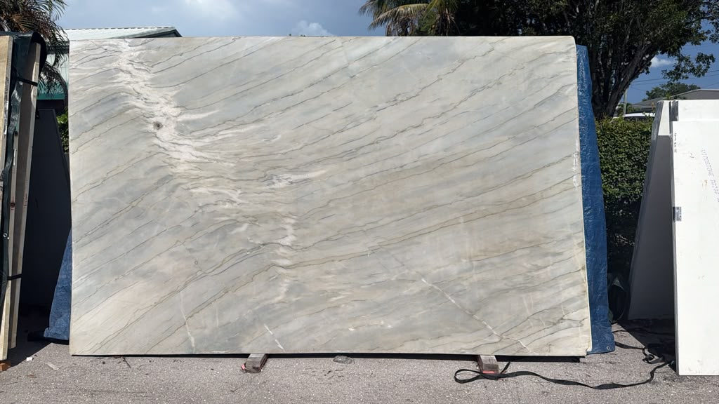 Moondust · Quartzite · 3 cm · polish · 129" x 78"