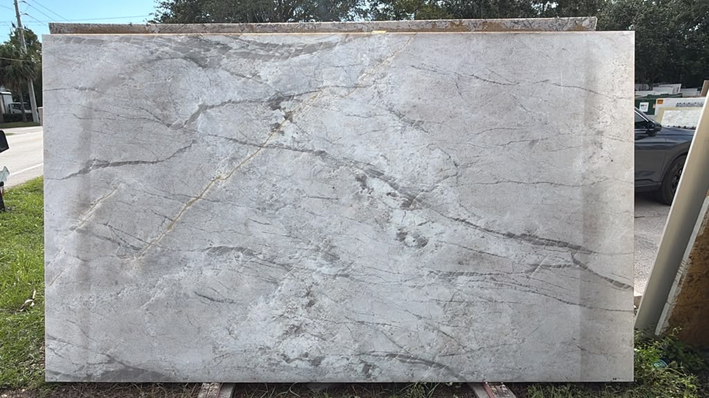 TAJ WHITE FANTASY · Quartzite · 3 cm · — · 126" x 75"