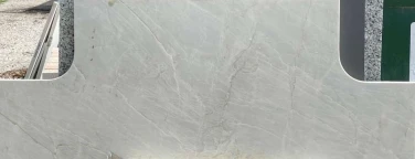 WHITE CALIFORNIA · Quartzite · 3 cm · polish · 57" x 35 1/2"