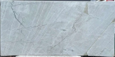 WHITE CALIFORNIA · Quartzite · 3 cm · polish · 79" x 38"