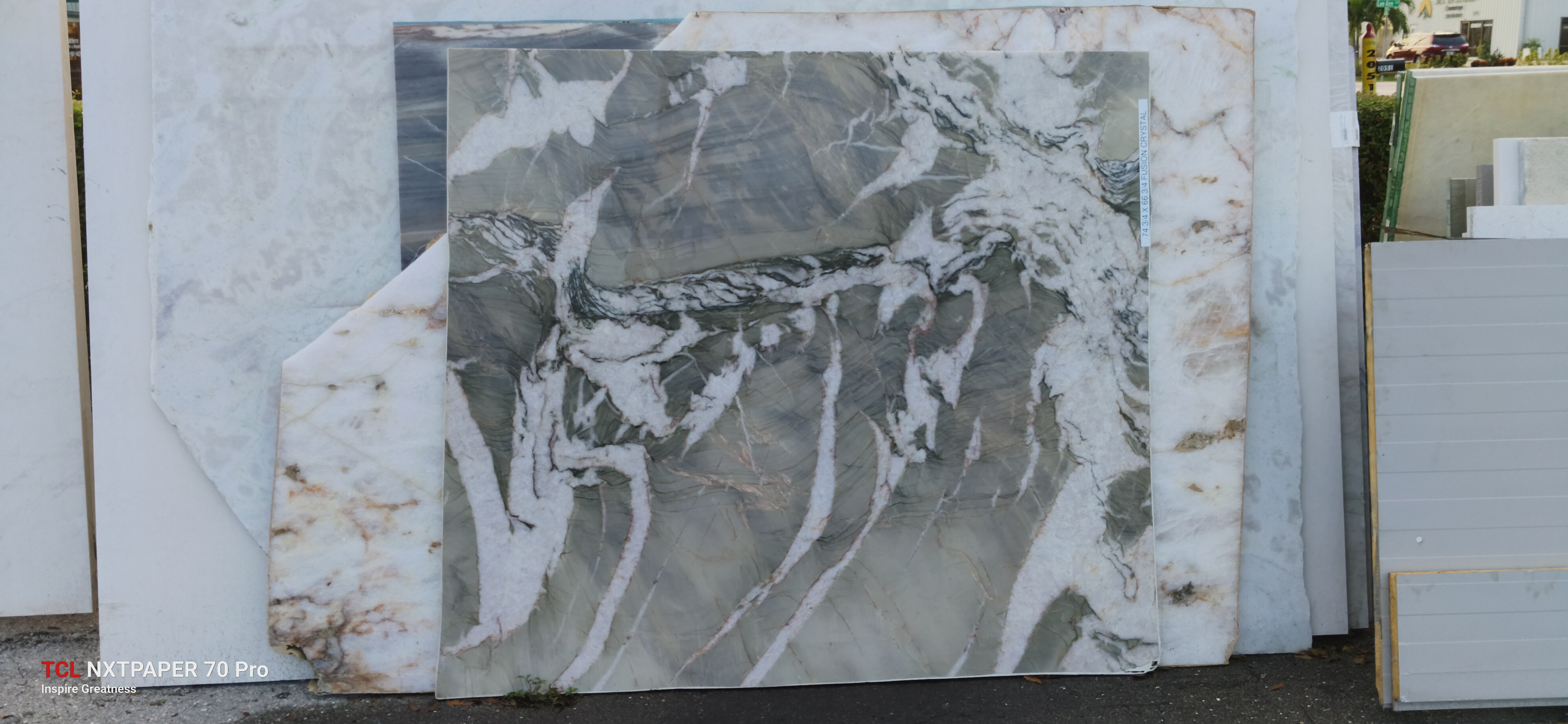 Fusión crystal · Quartzite · 3 cm · polish · 74" x 66"