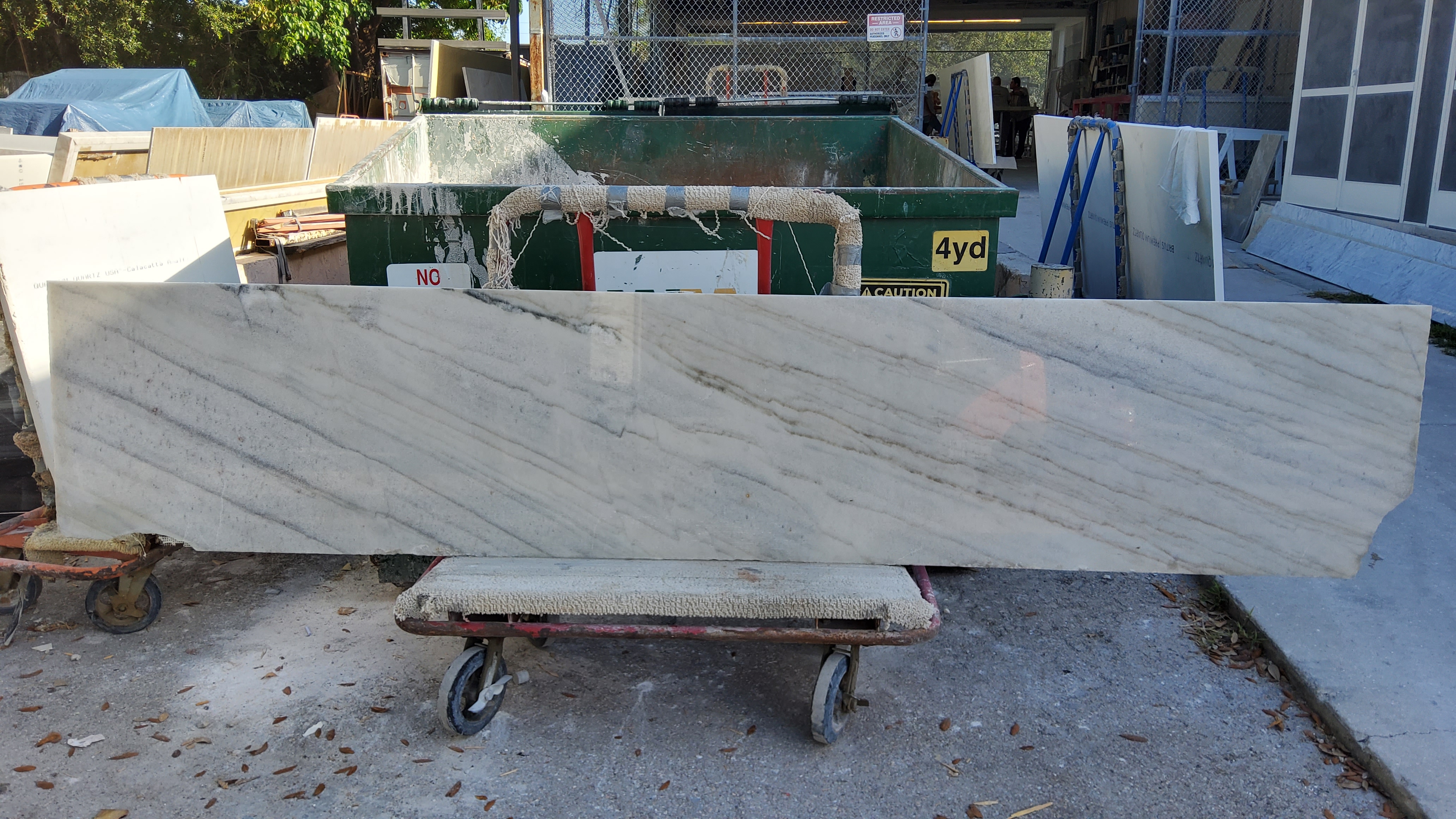 Gallant · Quartzite · 2 cm · polish · 128" x 25"