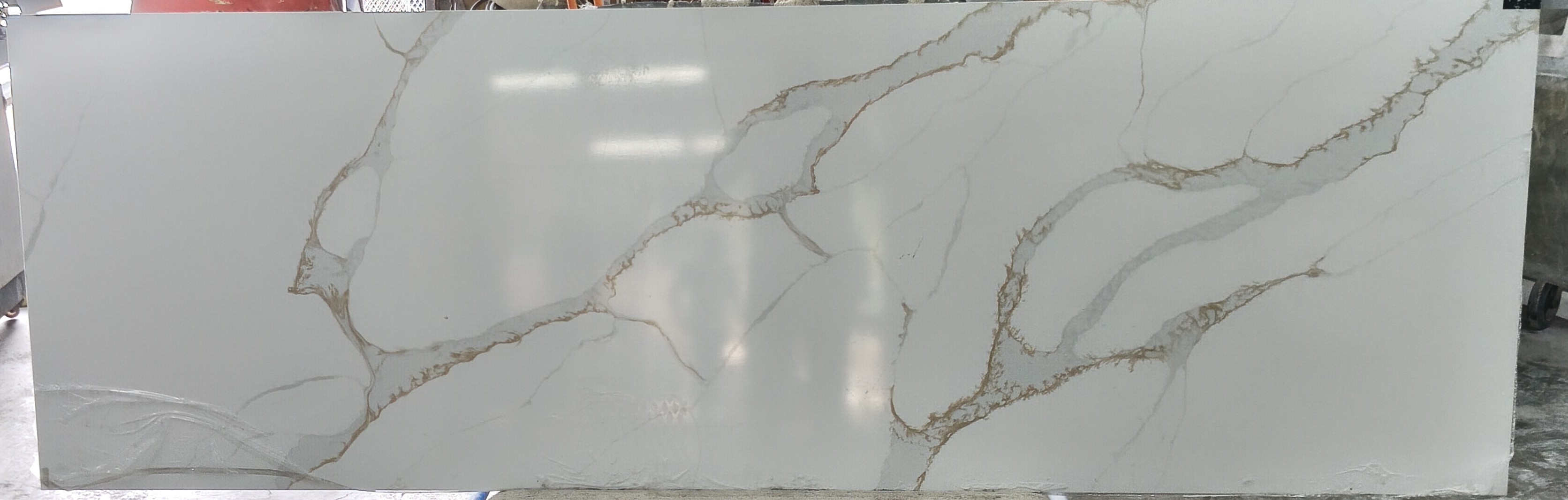Magma gold · Quartz · 3 cm · polish · 113" x 36 1/2"