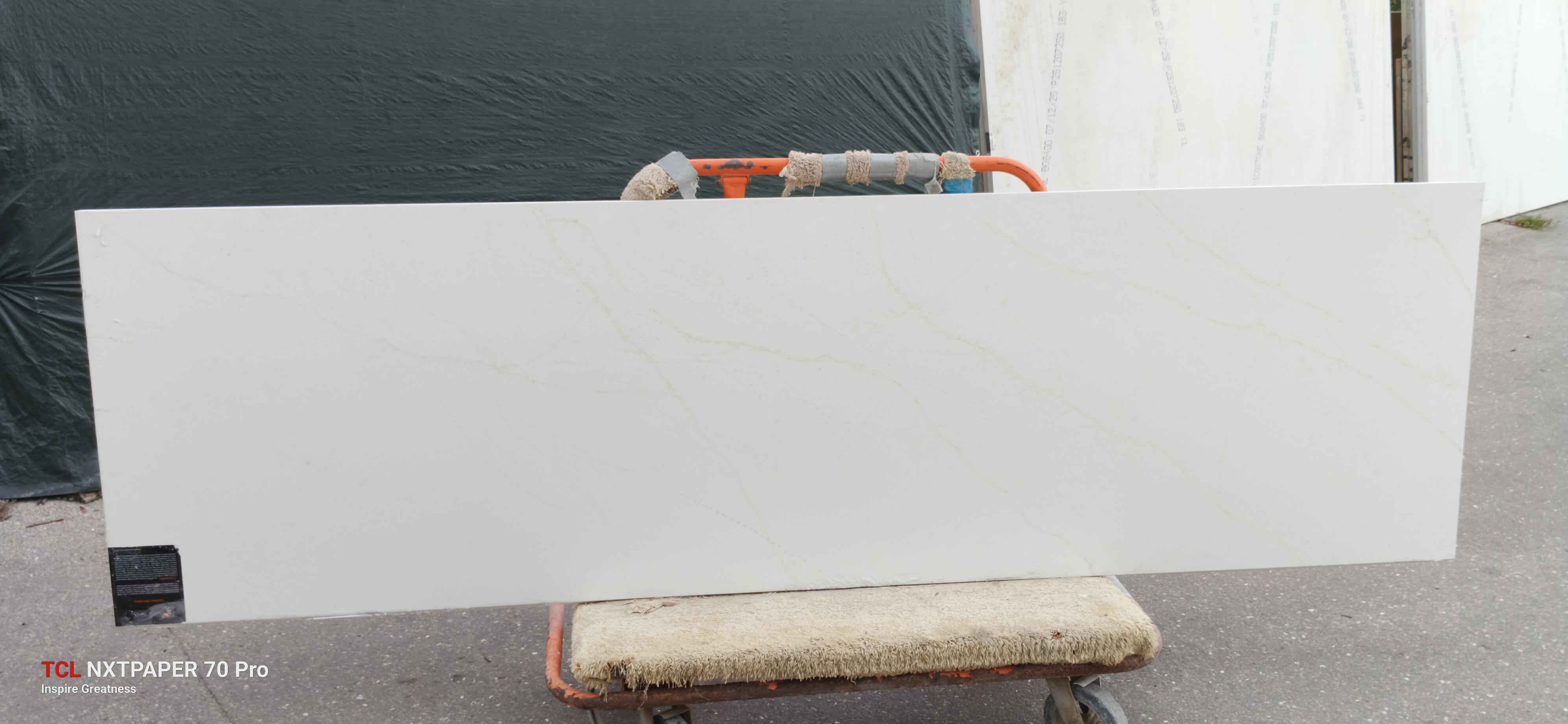 Golden meriden · Quartz · 3 cm · polish · 110" x 31 1/2"