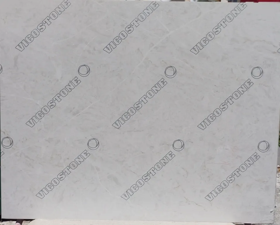 Regalo · Quartz · 3 cm · — · 54 1/2" x 43"