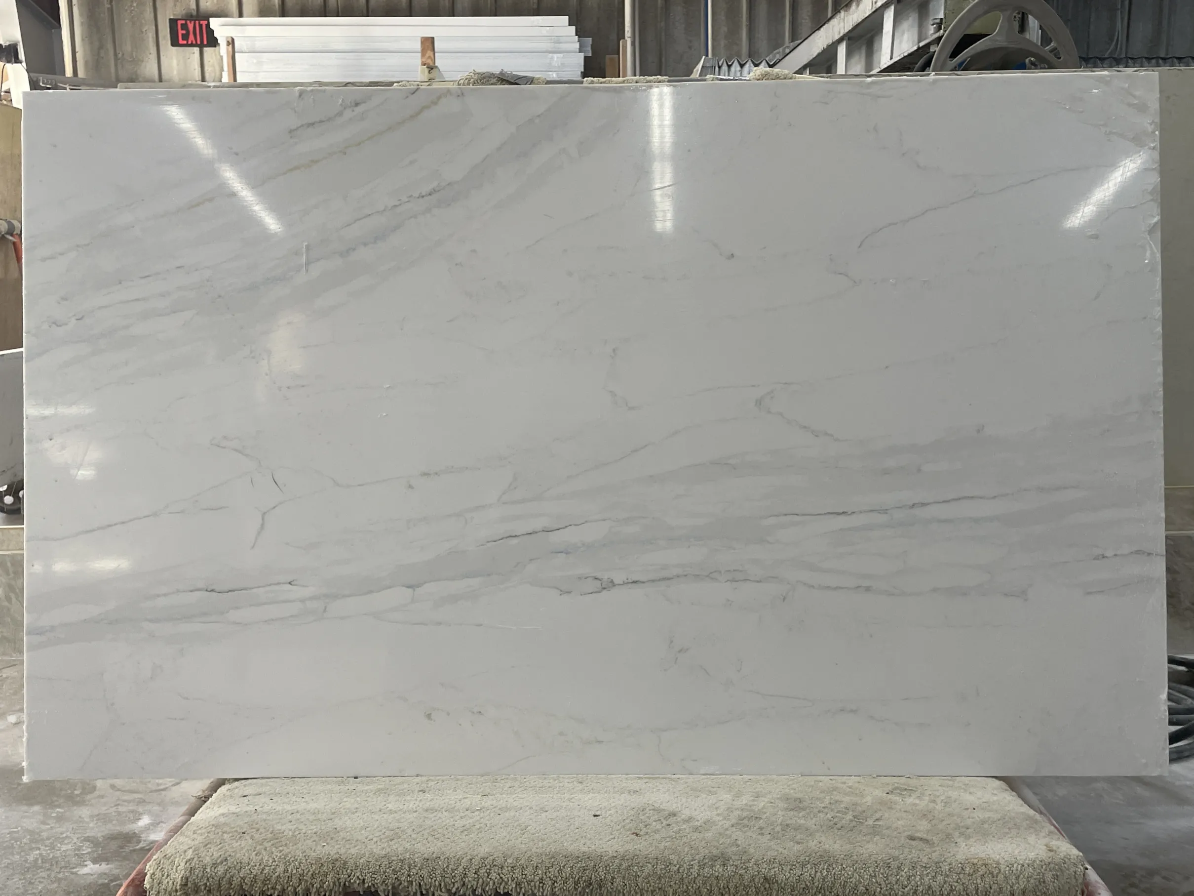 Adelaida Quantum · Quartz · 3 cm · polish · 60" x 36 1/2"