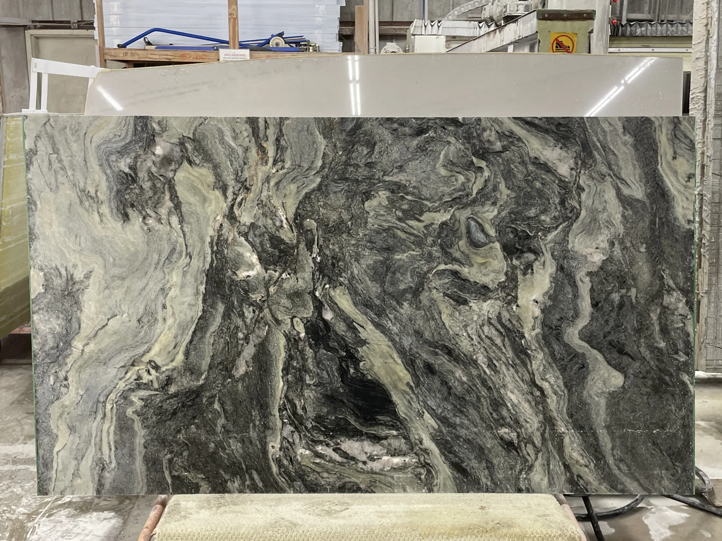 Indian Ocean · Quartzite · 3 cm · polish · 75 1/2" x 43 1/2"