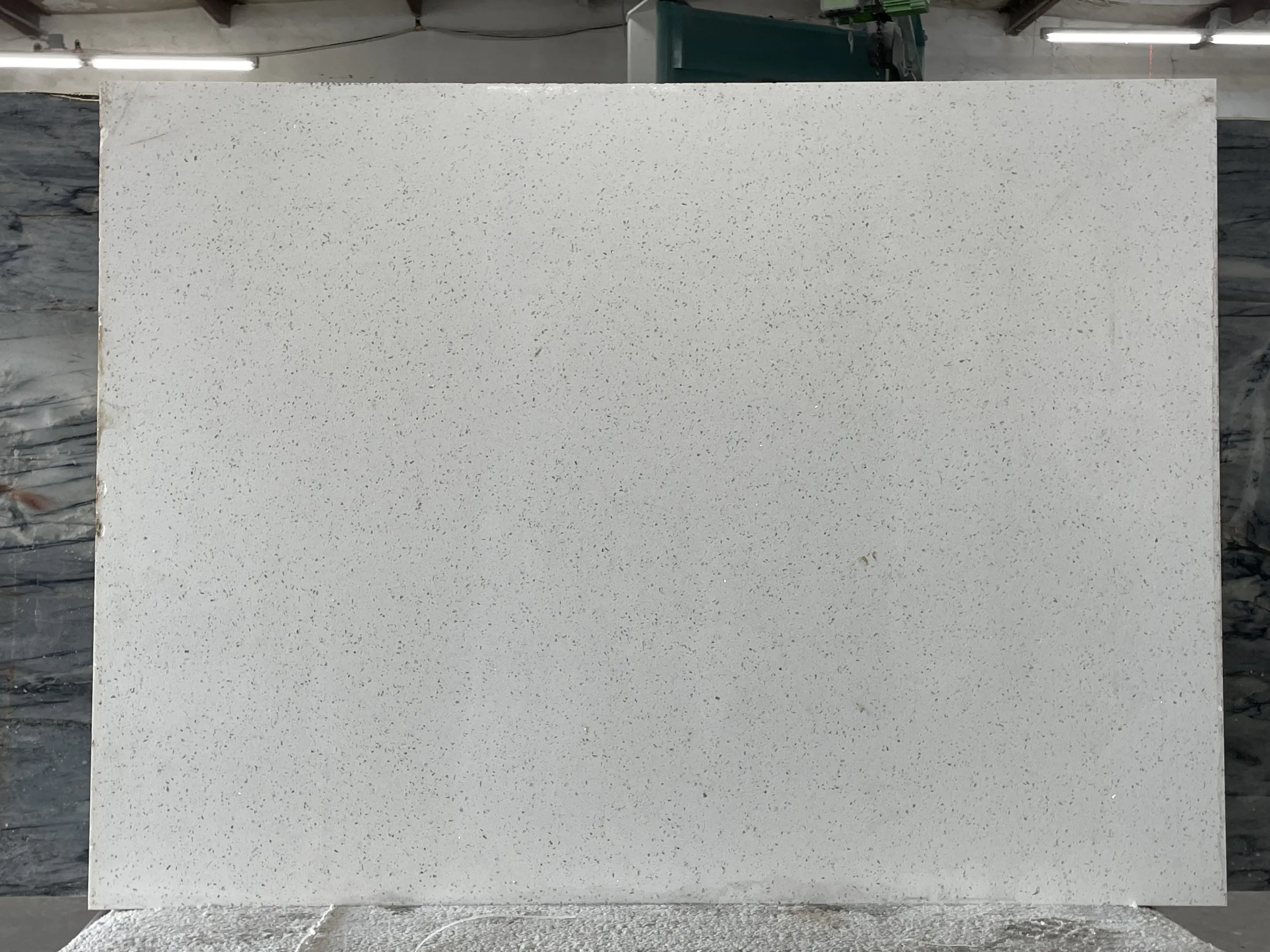 Sparkling white · Quartz · 3 cm · polish · 48 1/2" x 35 1/2"