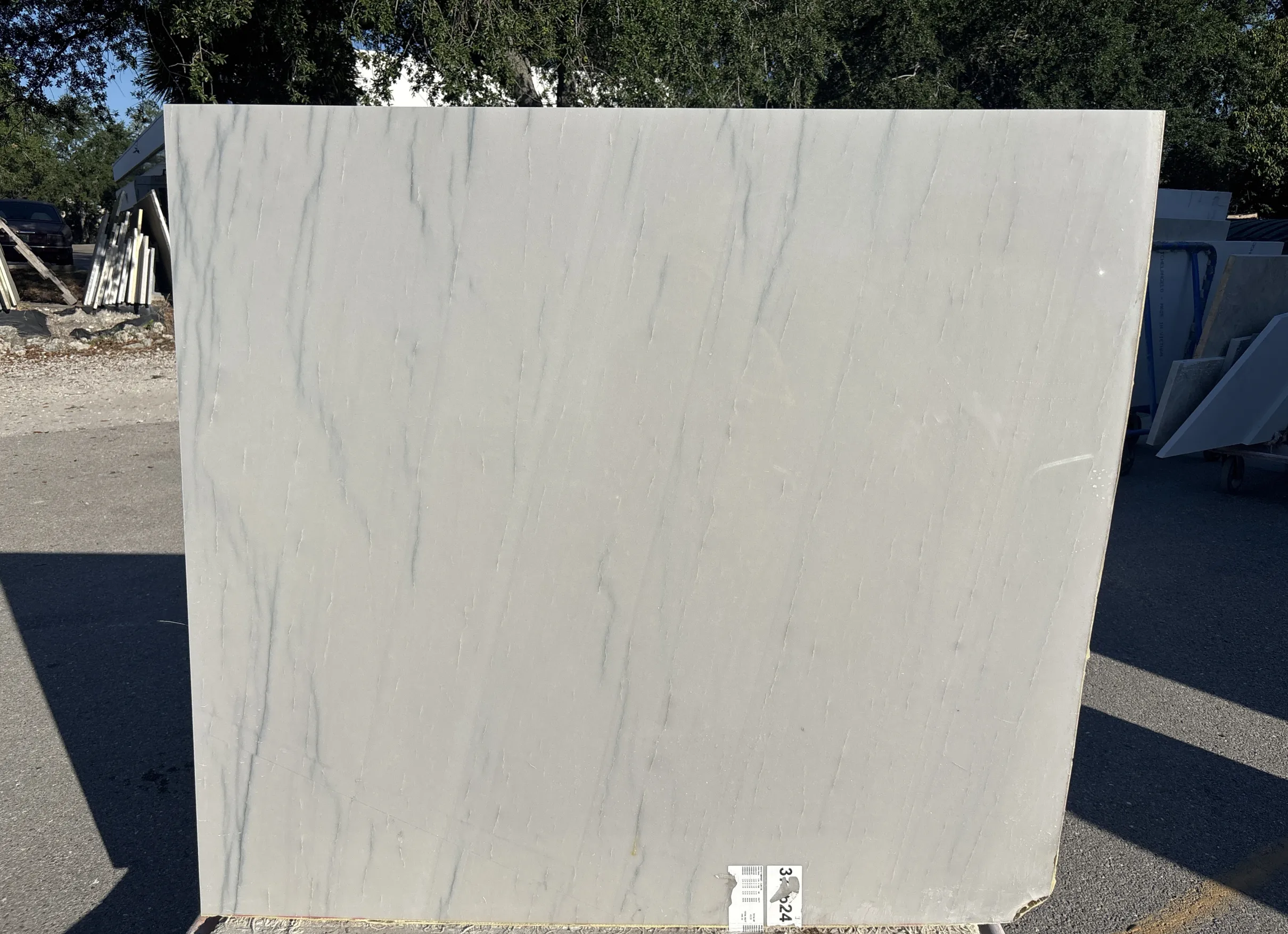 Tempest White · Quartzite · 3 cm · polish · 49" x 45"