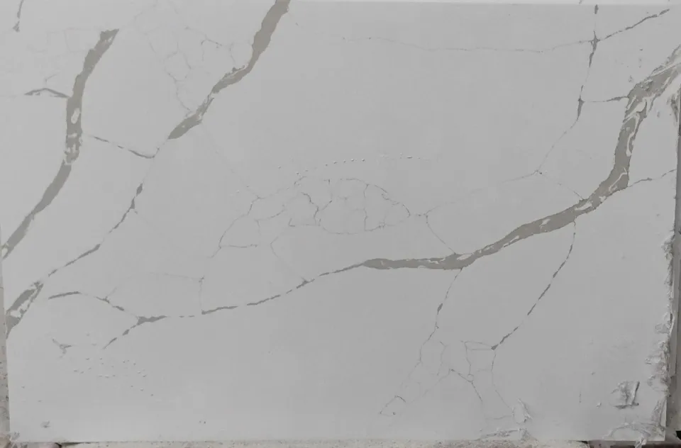 Calacatta Ávila · Quartz · 3 cm · polish · 51" x 33 1/2"