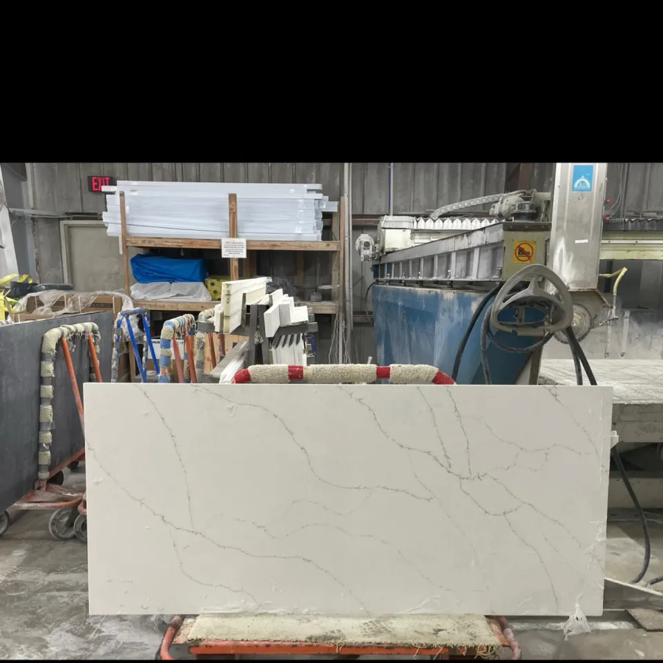 Luce oro · Quartz · 3 cm · polish · 72" x 32"