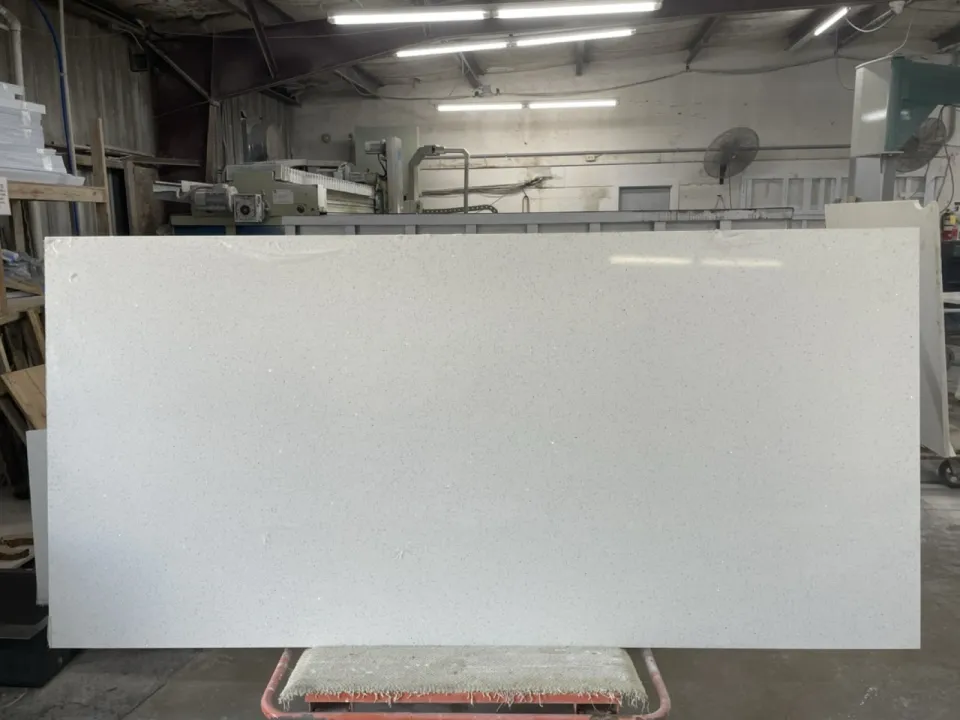 Súper Jumbo Diamond White · Quartz · 3 cm · polish · 113" x 53 1/2"