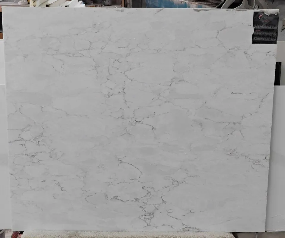 Emberly · Quartz · 3 cm · polish · 52 1/2" x 45 1/2"