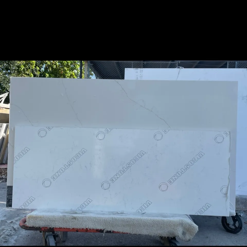 White Mountain · Quartz · 3 cm · polish · 24" x 63"