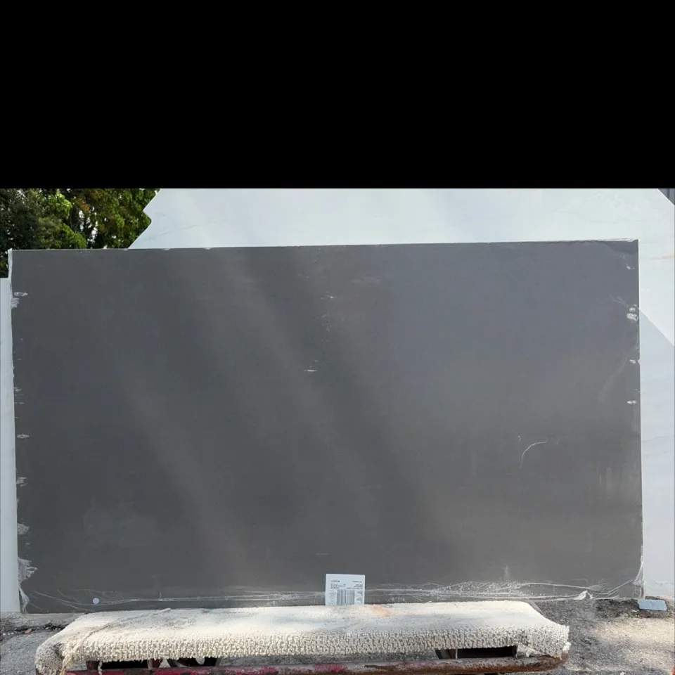 Gej gris Expo jumbo · Quartz · 3 cm · polish · 63 3/4" x 36"