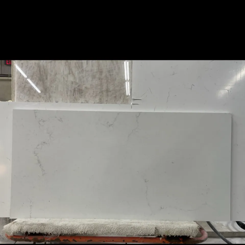 Marseille · Quartz · 3 cm · polish · 54 1/2" x 26 1/2"