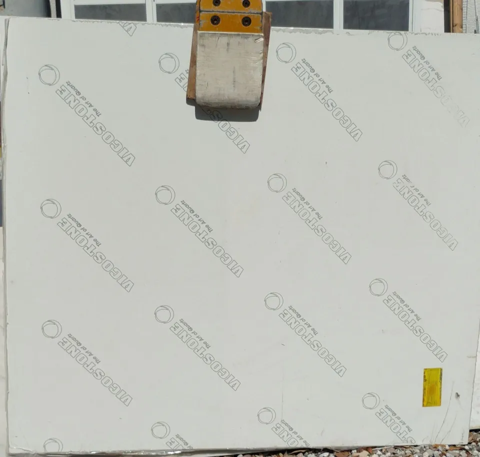 Puré white pompeii · Quartz · 2 cm · polish · 65" x 58"