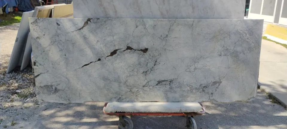 Valentina grey · Marmol · 2 cm · polish · 105 3/4" x 39"