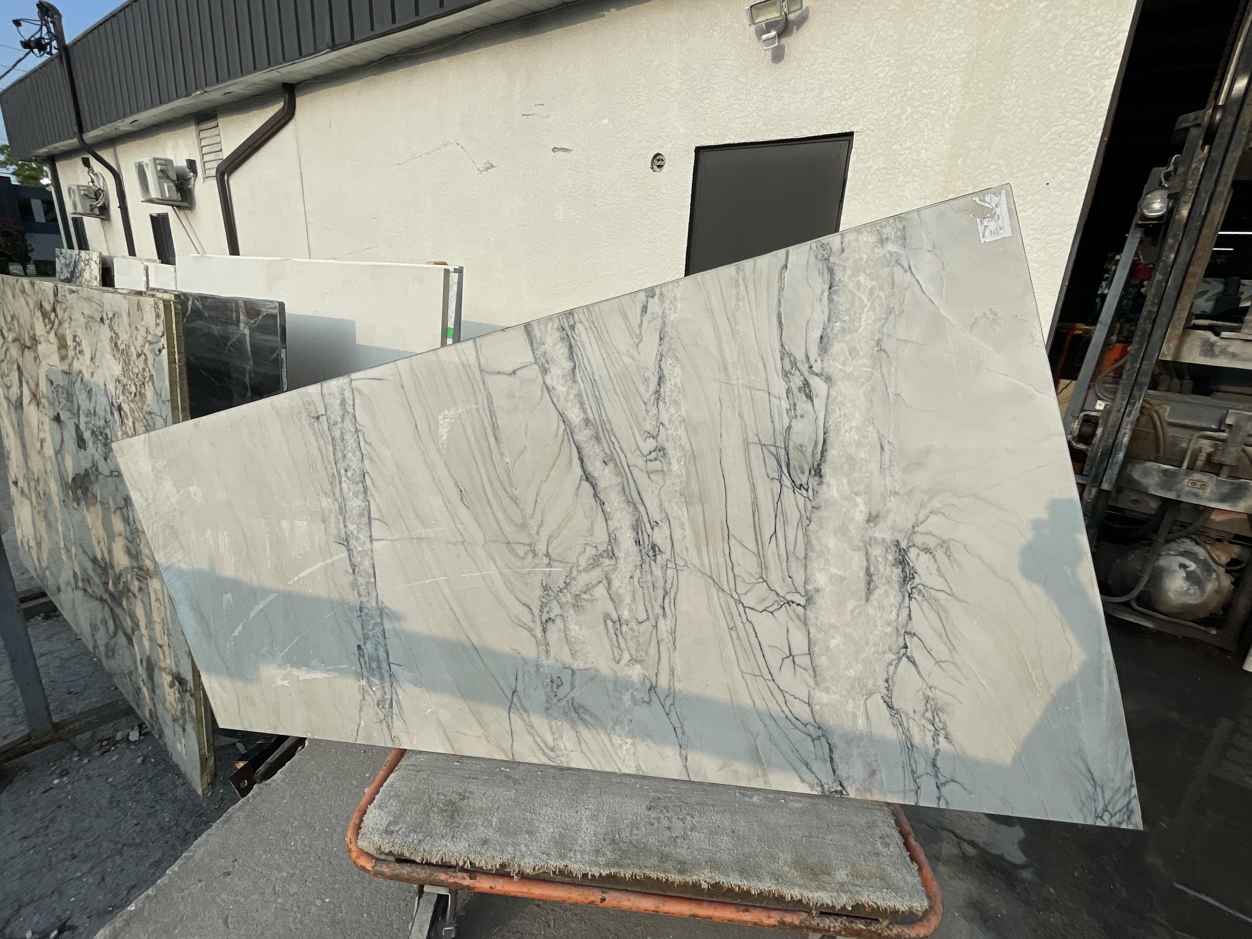 Fantasy Lux · Quartzite · 3 cm · polish · 83" x 29"