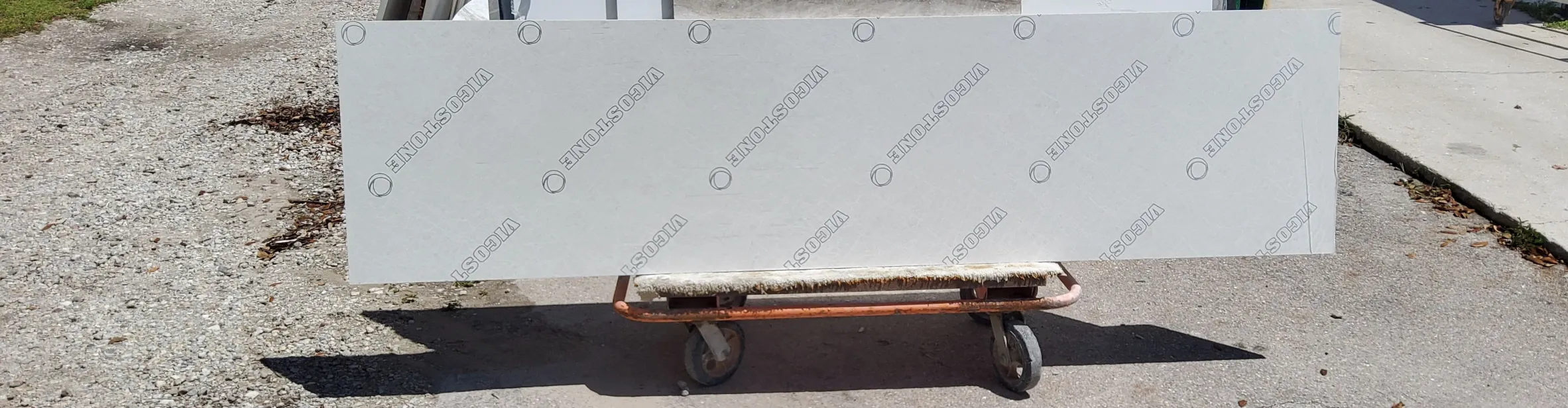 Sollight · Quartz · 3 cm · polish · 100" x 25 1/2"
