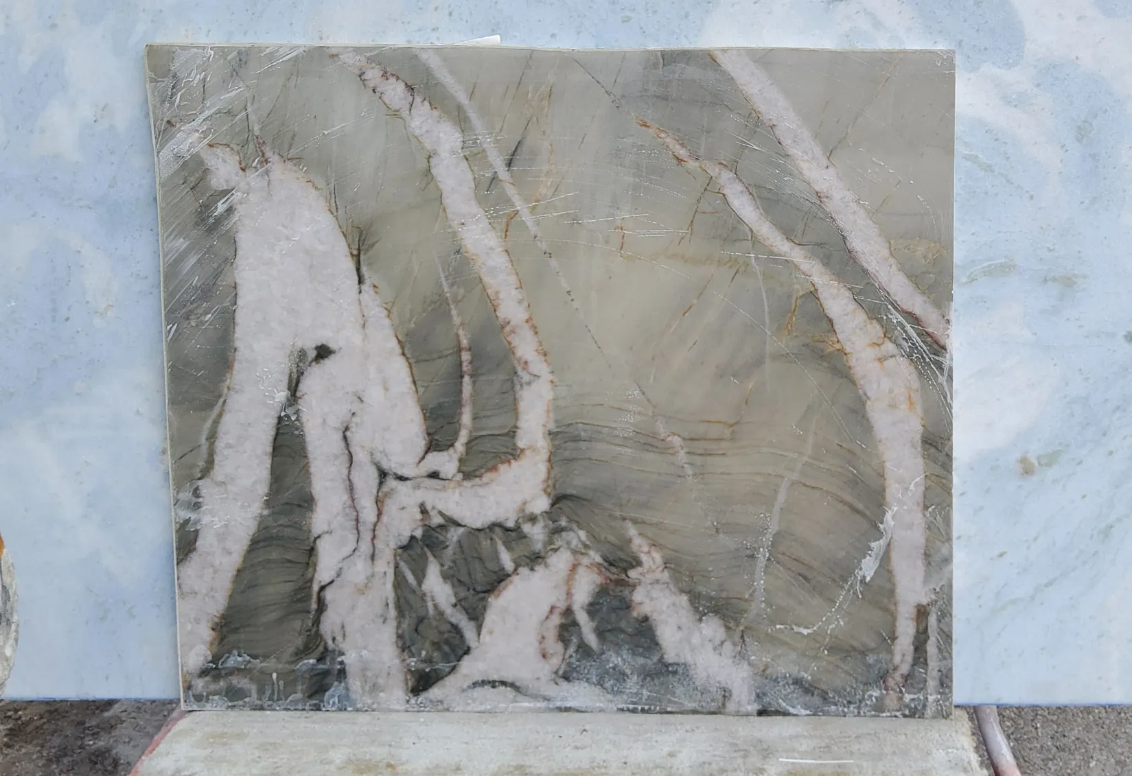 Fusion Crystal · Granite · 3 cm · polish · 43" x 37"