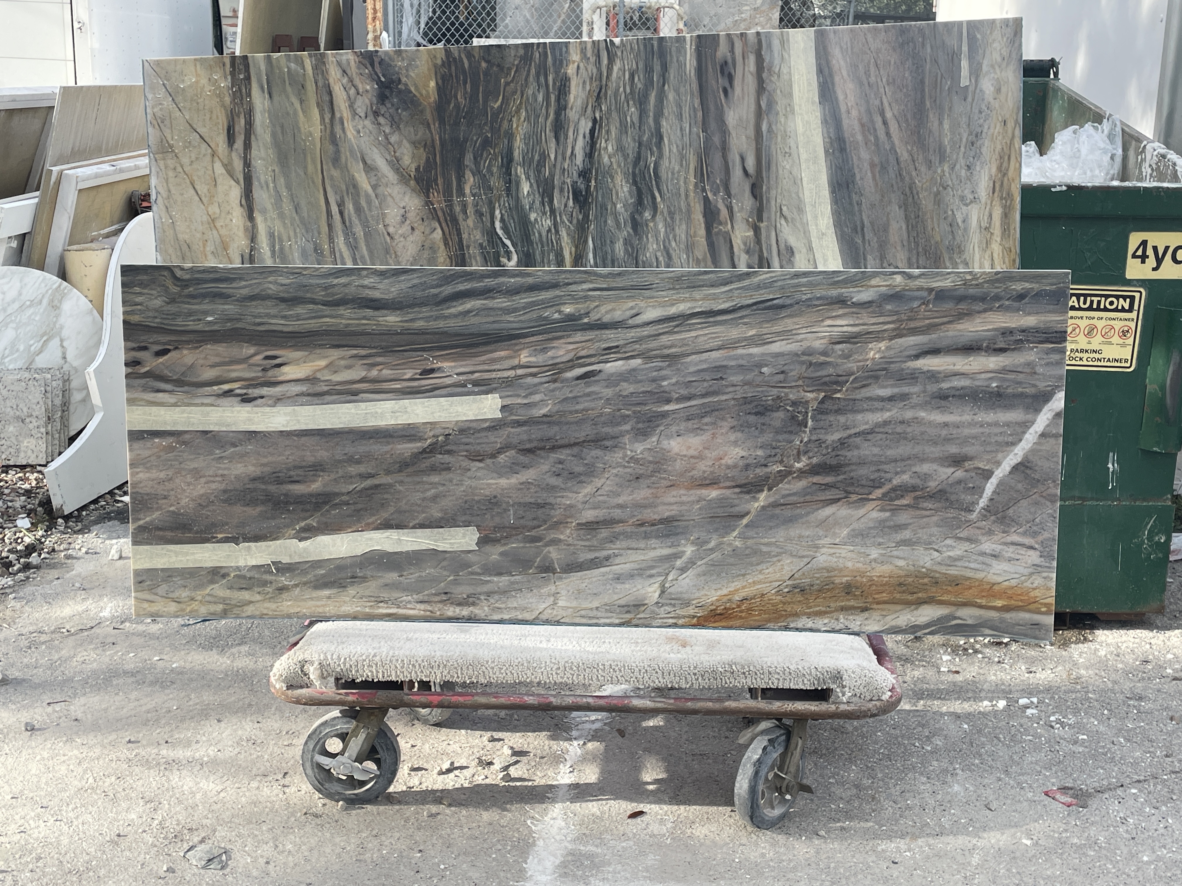 Paramount · Quartzite · 3 cm · polish · 74 1/2" x 28 1/2"