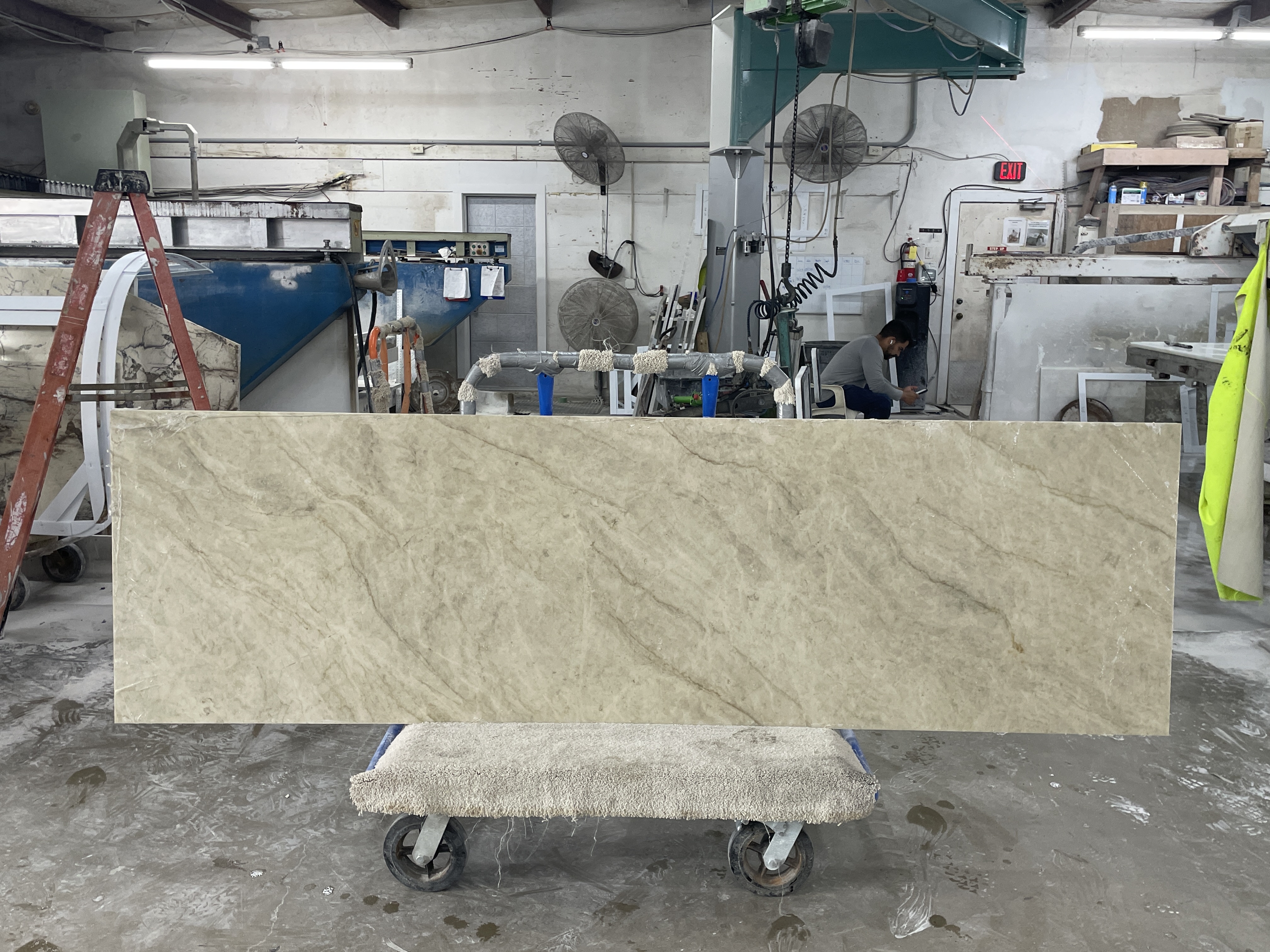 Tajmahal · Quartz · 3 cm · polish · 105" x 30 1/2"
