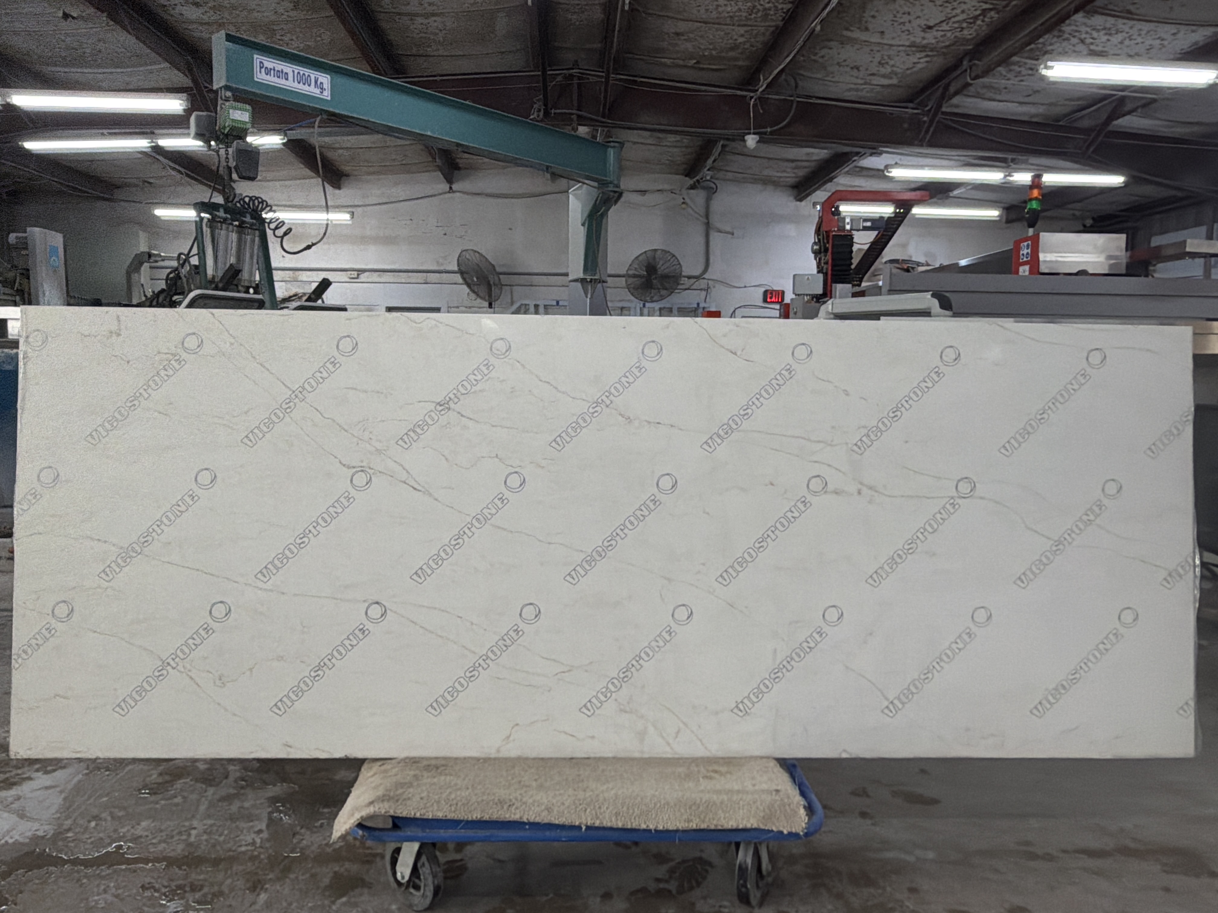 Bella Pietra · Quartz · 3 cm · polish · 130" x 48 1/2"