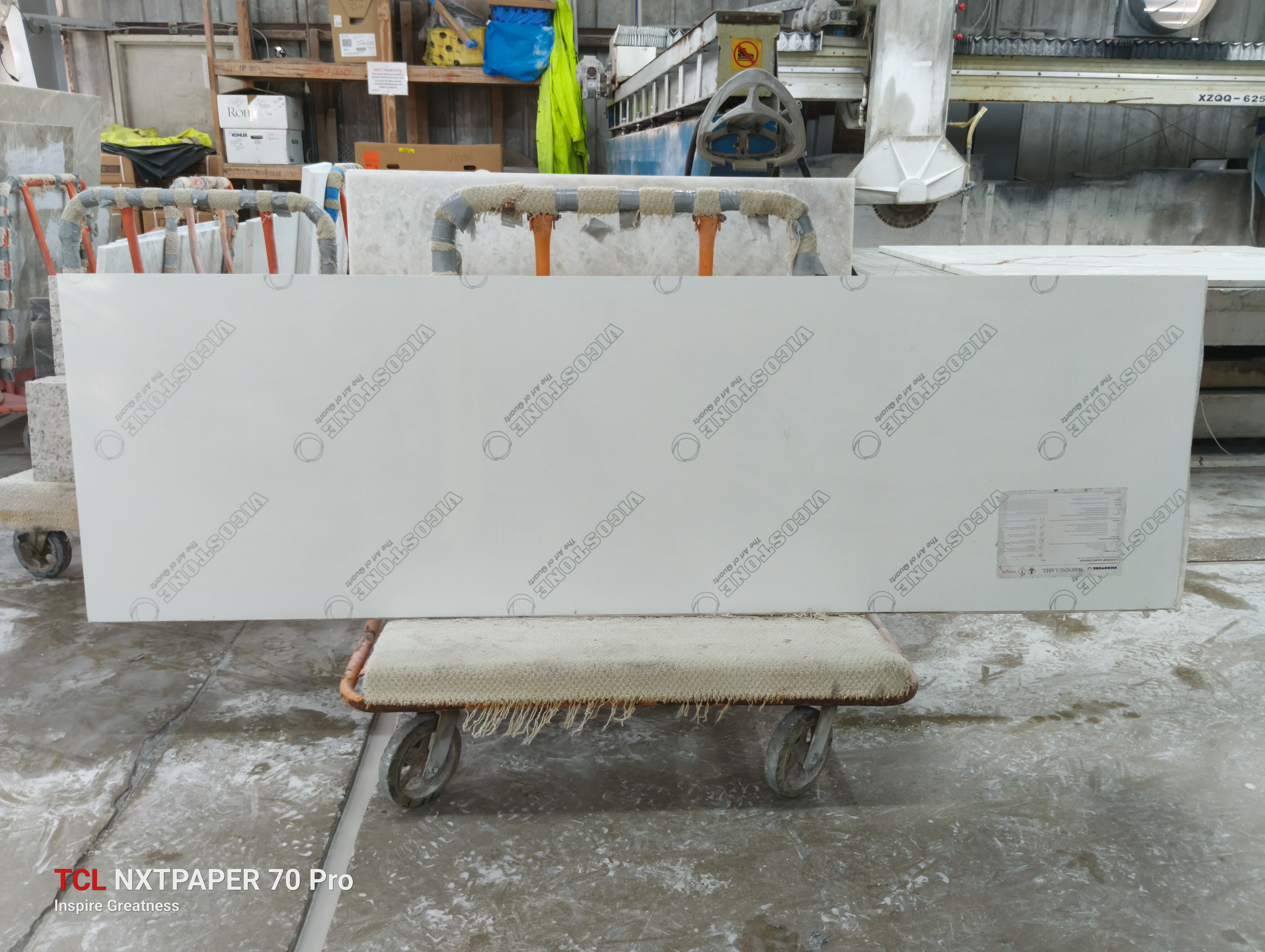 Extra extra white · Quartz · 3 cm · polish · 99" x 30"