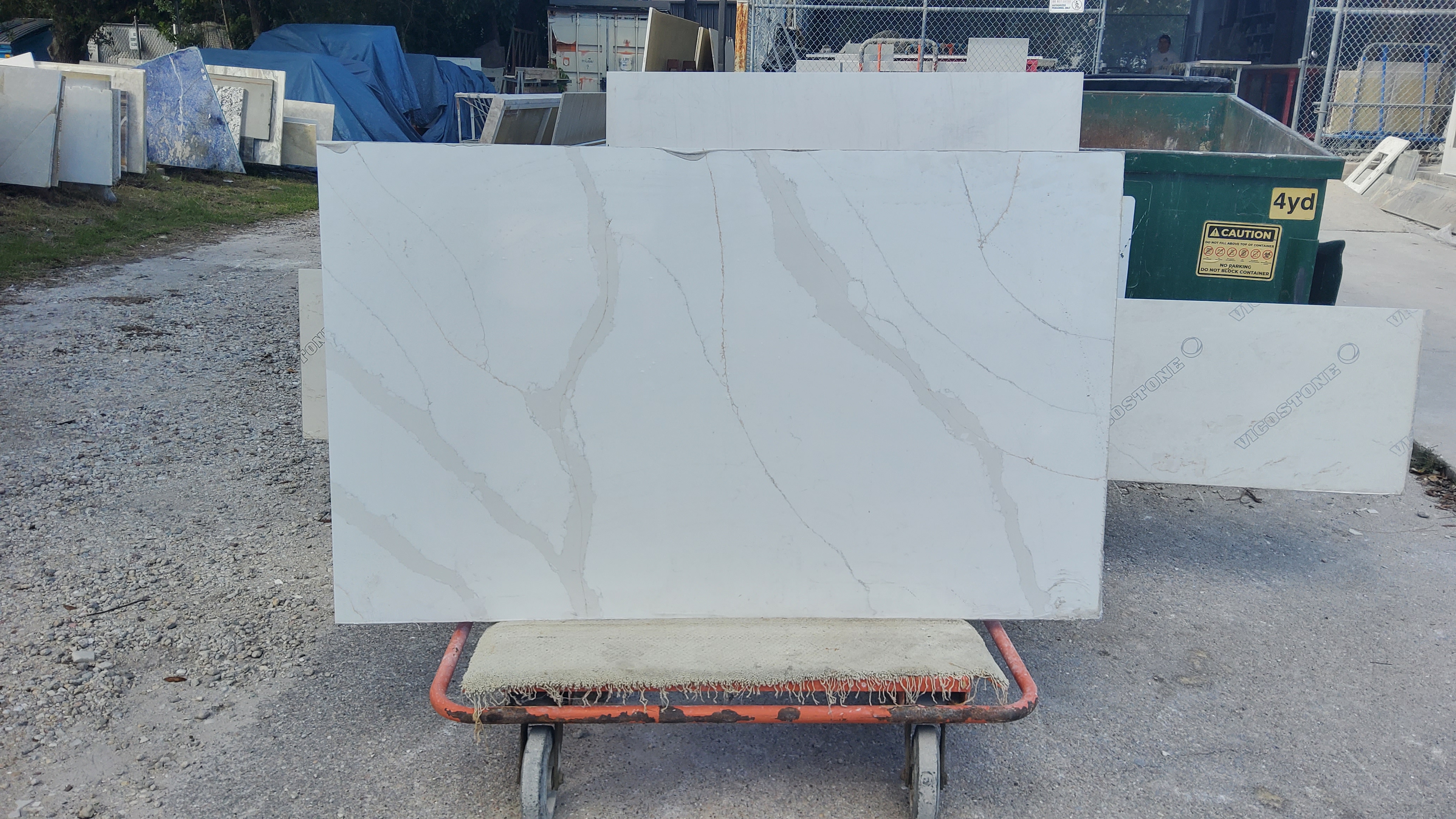 Calacata Luxe · Quartz · 3 cm · polish · 66" x 40"
