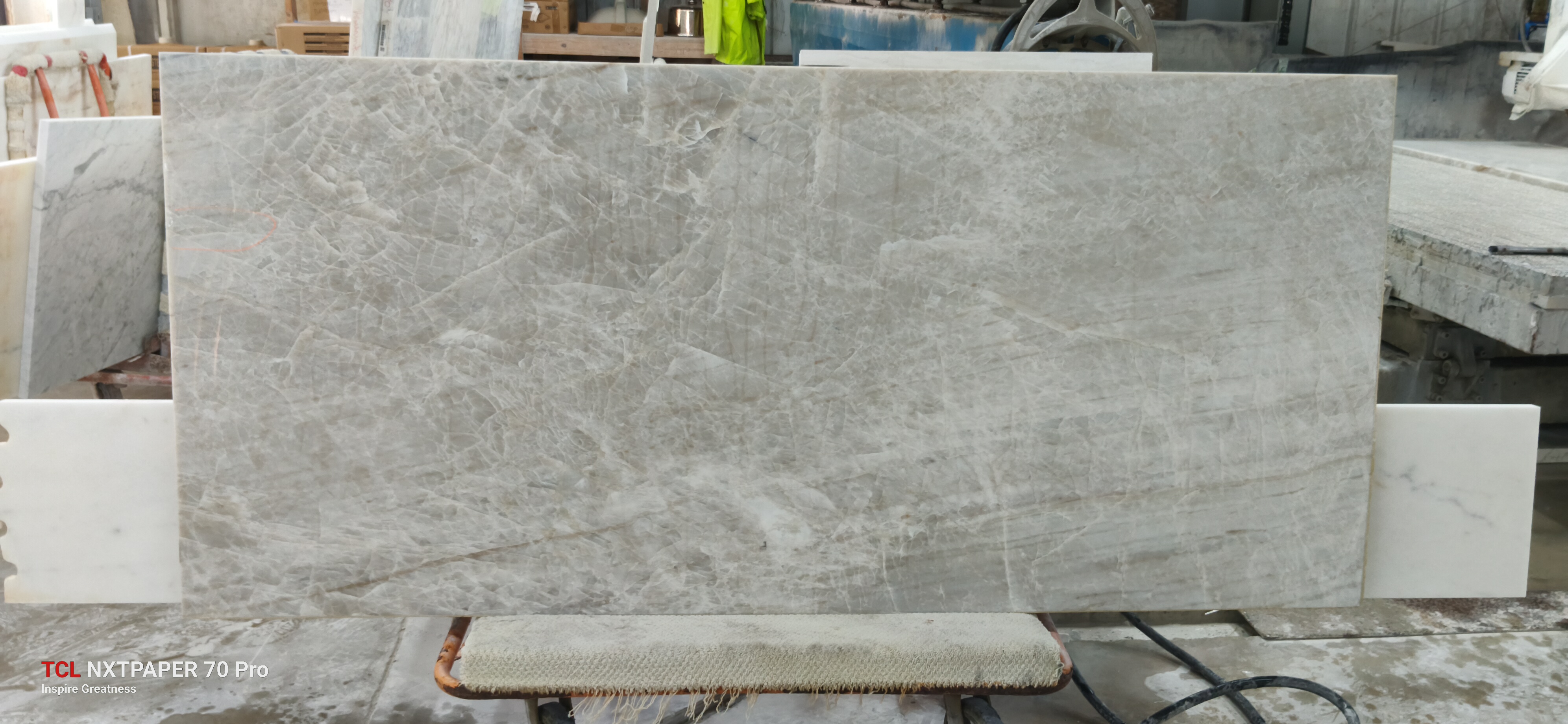 Bacca · Quartzite · 3 cm · polish · 92" x 41 1/2"