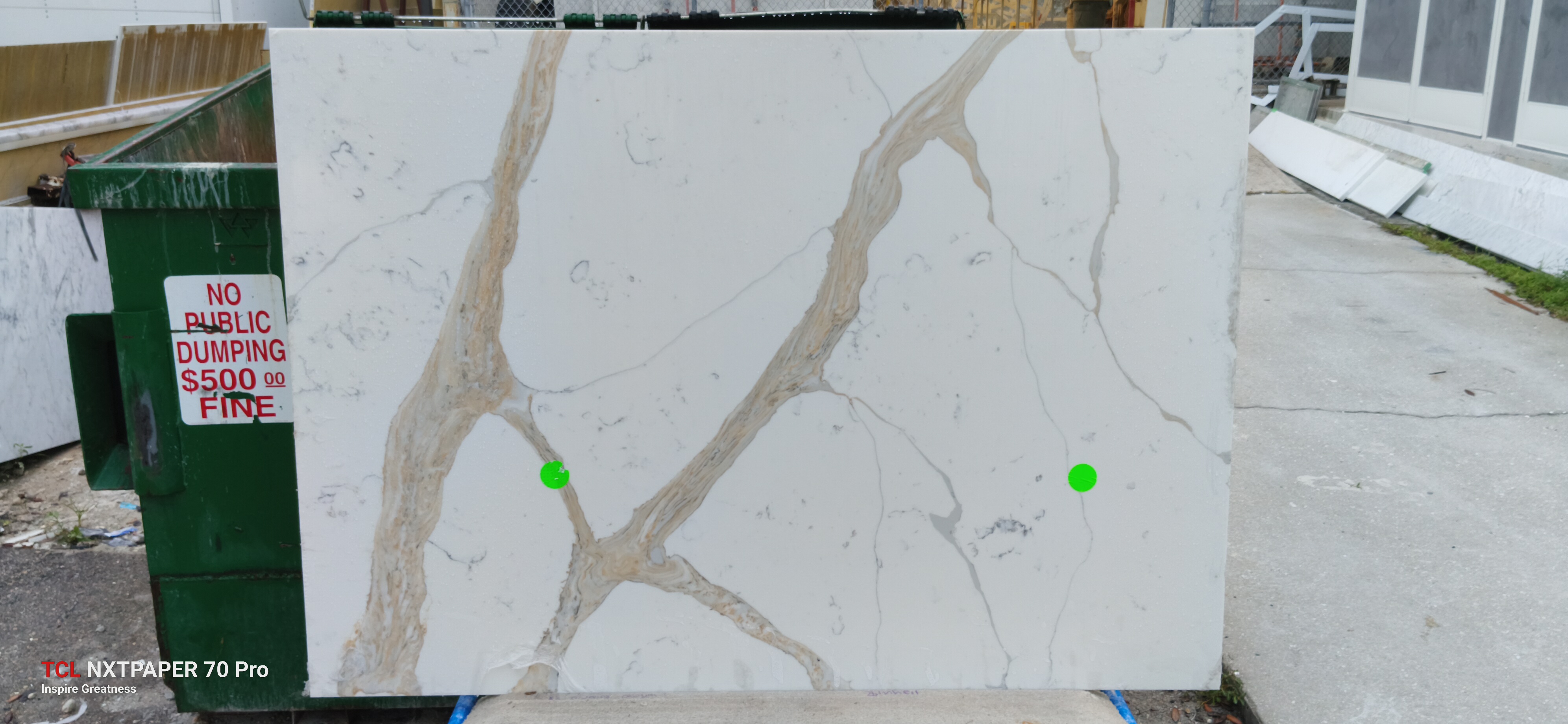 Calacata fuocu · Quartz · 3 cm · polish · 63 1/2" x 45"
