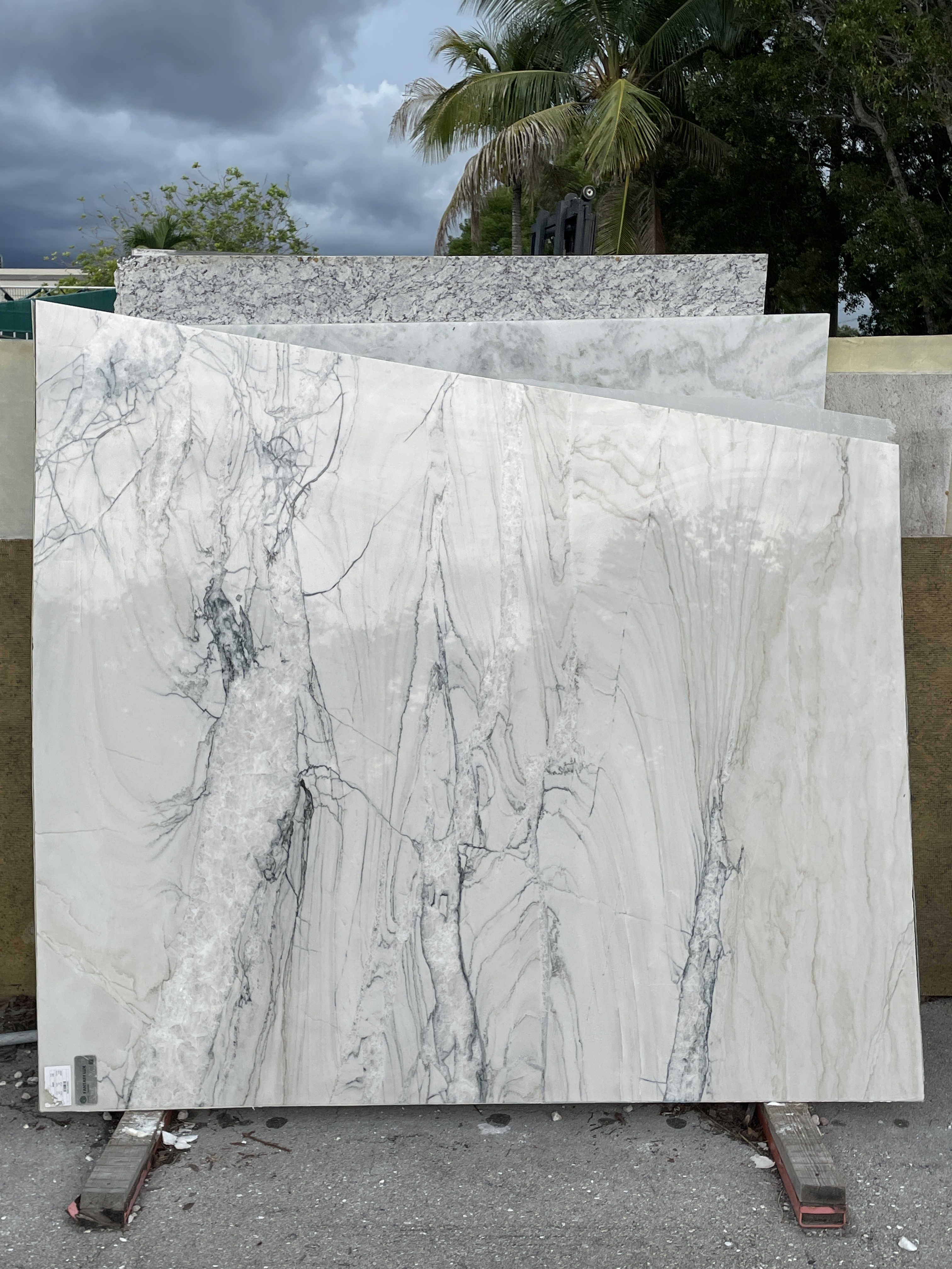 Fantasy Lux · Quartzite · 3 cm · polish · 79" x 65"