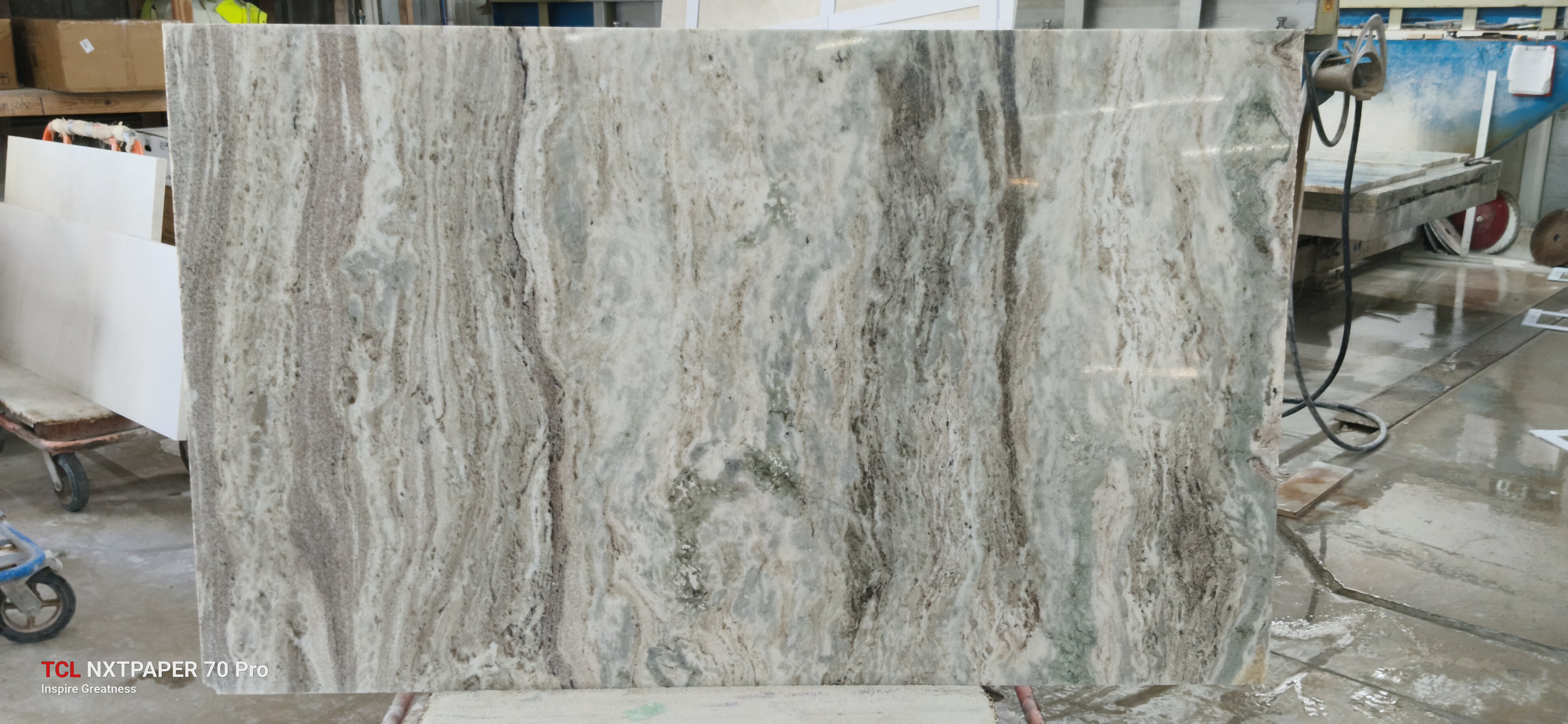 Fantasy brown · Quartzite · 3 cm · polish · 78" x 47 1/2"