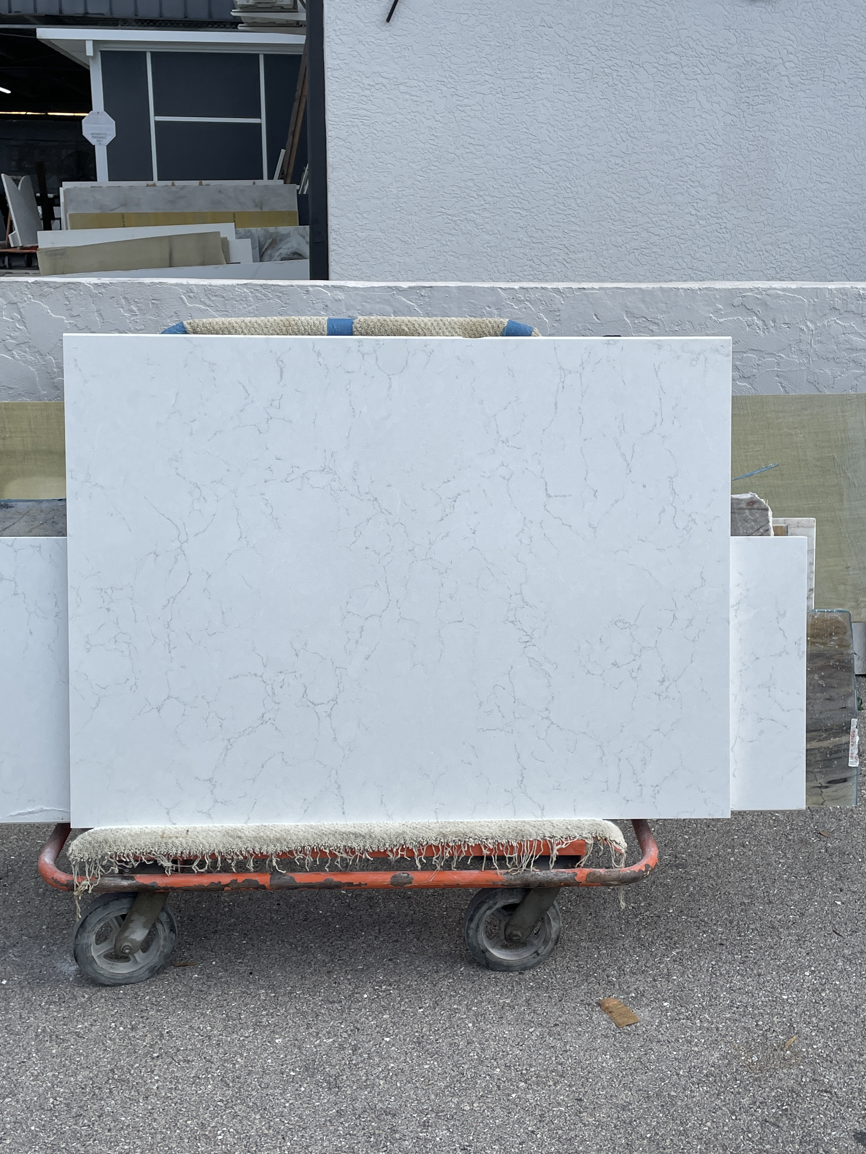 Vally white · Quartz · 3 cm · polish · 50.33" x 37 1/2"