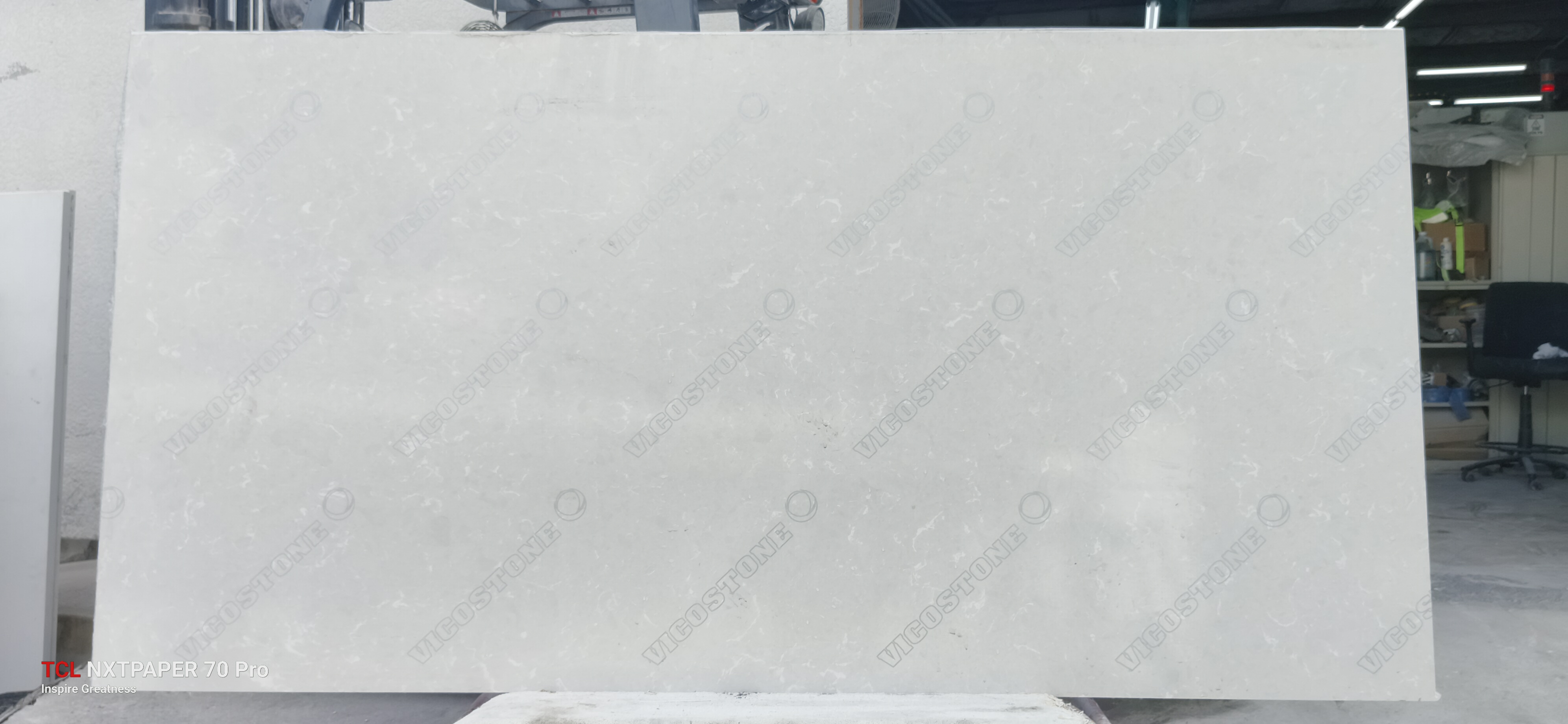 Dolce vita · Quartz · 3 cm · polish · 95 1/2" x 48"