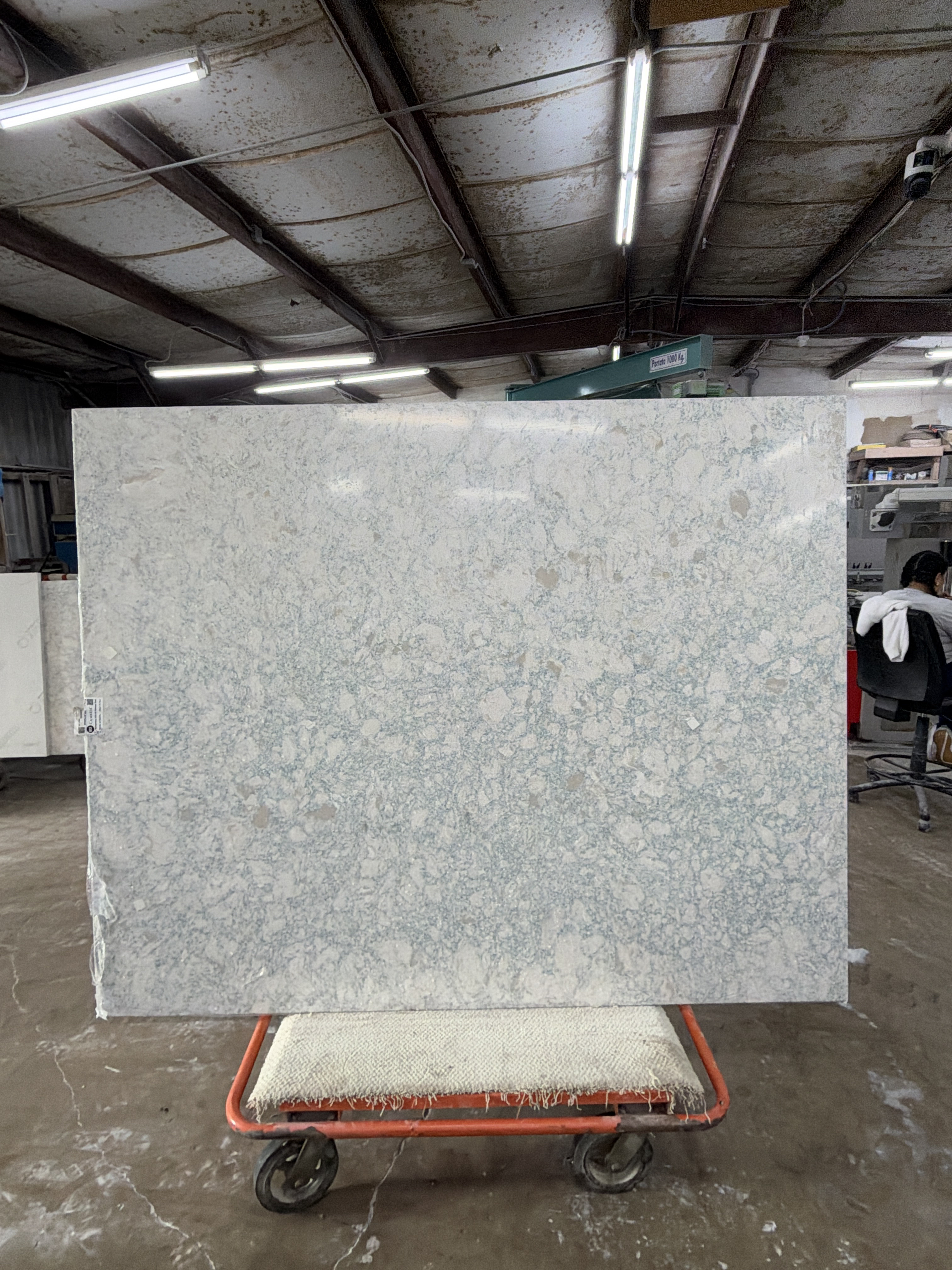 Montgomery · Quartz · 2 cm · polish · 82" x 65 1/2"