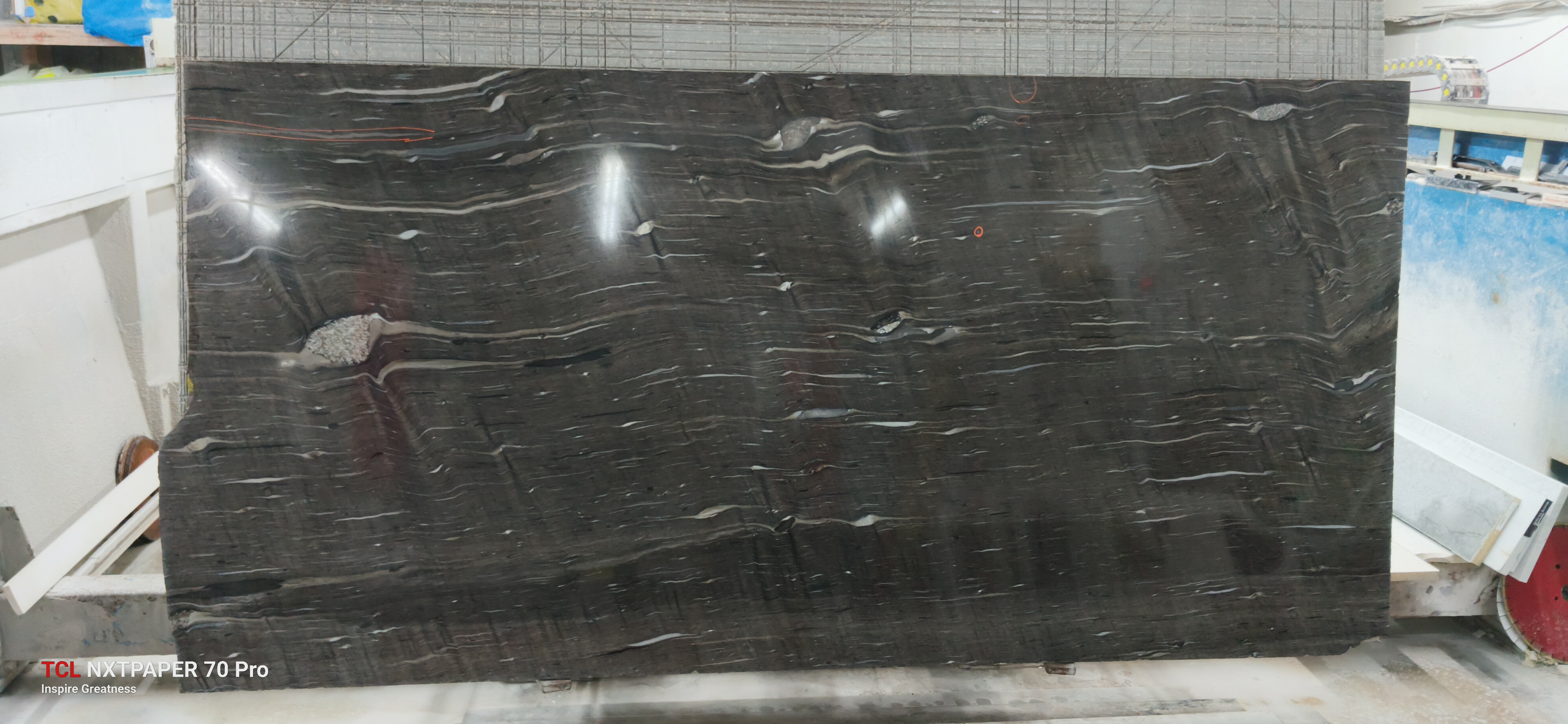 Cygnus · Quartzite · 3 cm · polish · 125 1/2" x 61 1/2"
