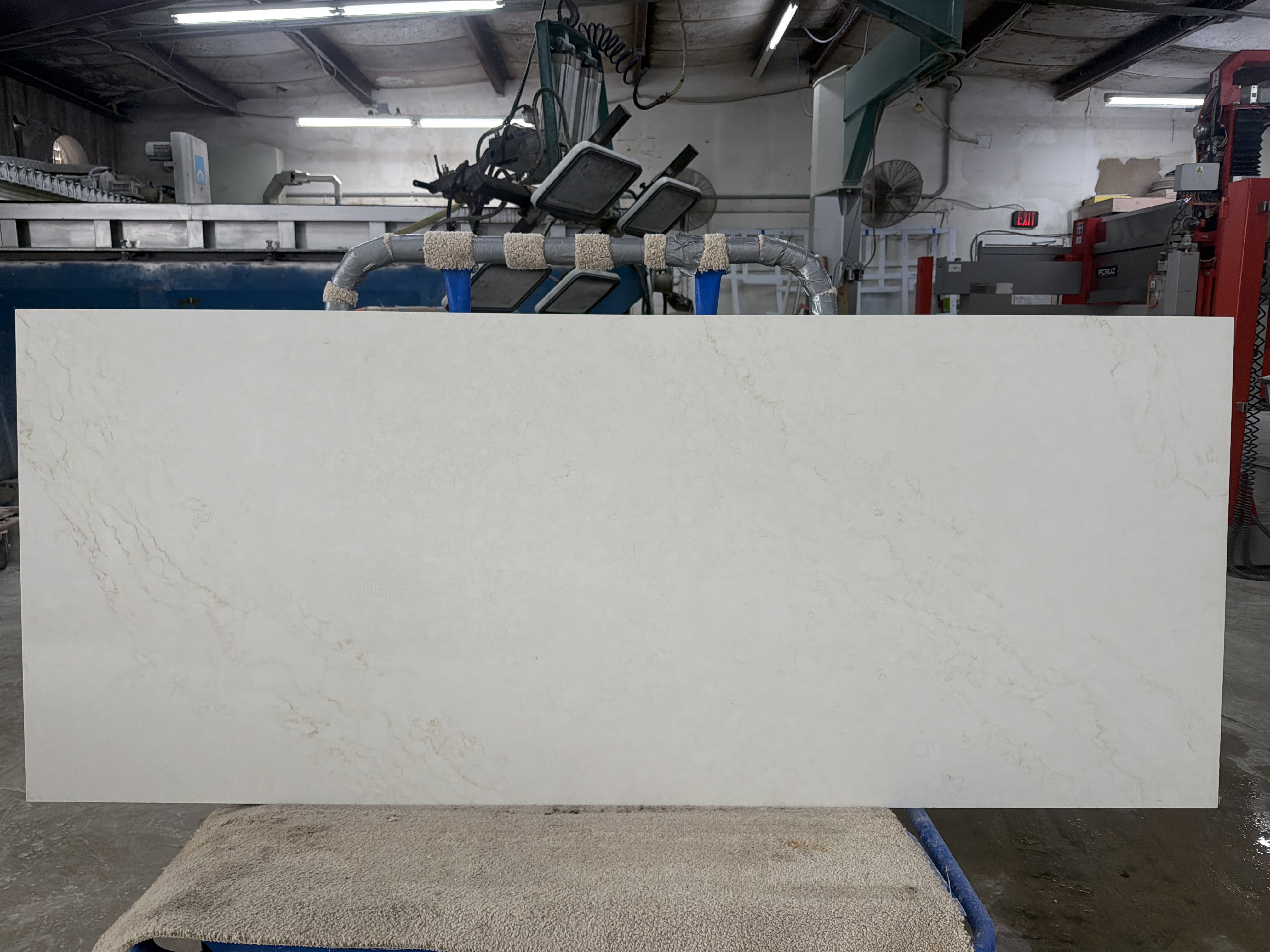 Frost storm · Quartz · 3 cm · polish · 78" x 32"