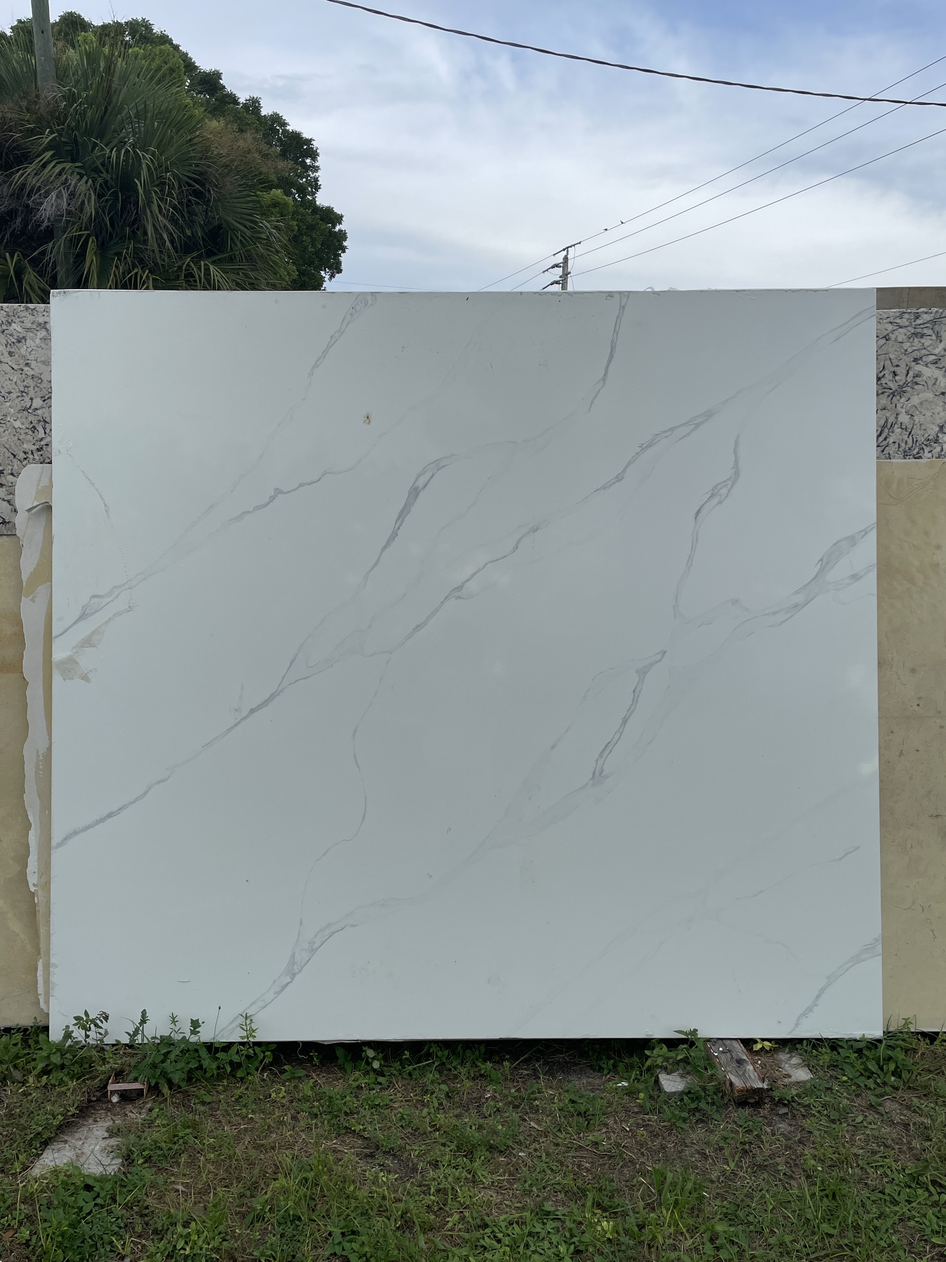 Calacata Everes · Quartz · 3 cm · polish · 88" x 80"